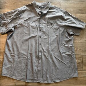 Men's Short-Sleeve Gray Check Button-Up Shirt